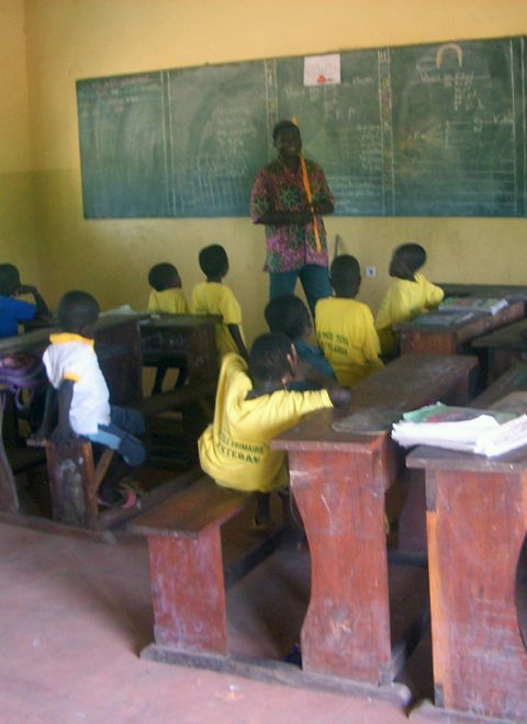 Clase en la Escuela Esteban, Sirarou, Benín.