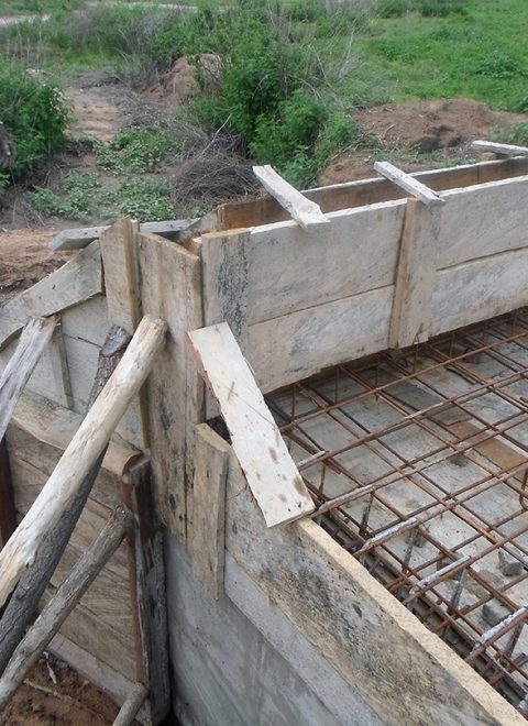 Construcción del puente. Accesos a la escuela Esteban de Sirarou. 2015