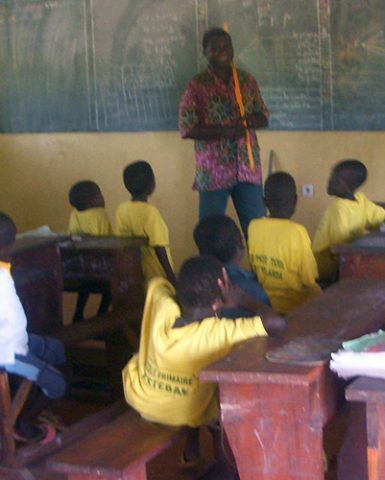 Construcción, equipamiento y apoyo educativo en la escuela primaria Esteban de Sirarou