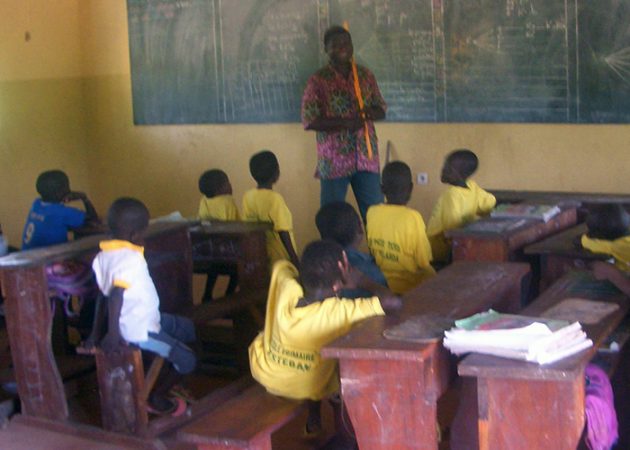 Construcción, equipamiento y apoyo educativo en la escuela primaria Esteban de Sirarou