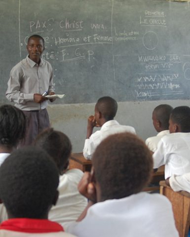 Fortalecimiento de la condiciones socio educativas de los pueblos de Kakamba y Bugembe, territorios de Fizi y Uvira, provincia del Kivu Sur, este de la República Democrática del Congo