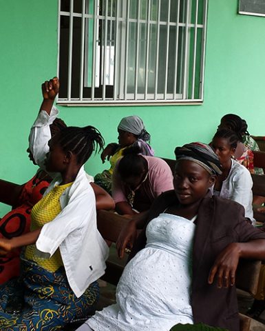 Ayuda de emergencia Al Saint Joseph catholic Hospital de Monrovia durante la epidemia de ébola
