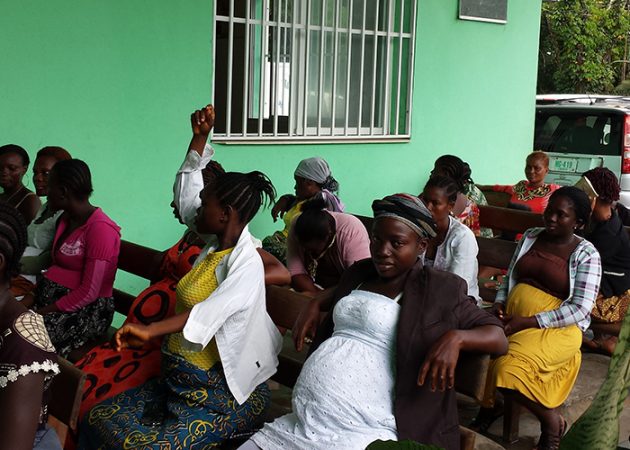 Ayuda de emergencia Al Saint Joseph catholic Hospital de Monrovia durante la epidemia de ébola